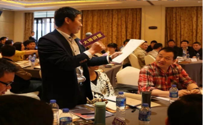 On January 7th, Five-dimensional Management of Double Medical Elite Training started at Riverside Hotel in Xiamen with the topic of "Improve Elite and Take Off In 2016". This training is a lesson full of wisdom tailored by Double Medical Group for elites of all departments, aiming to promote the all-round development of employees, enhance their professional ability and competitiveness. We expect that our management group should not only be practitioners, but also leaders, who are the important links between the preceding and the following of the whole company. During the past decades, Double Medical Group has been devoting themselves to orthopedic product service. In addition to creating value for customers and benefits for the society, Double Medical Group provides a broad platform for employees' development. In order to help employees solve problems better in the workplace, Double Medical Group invites Ye Xiaosong, Chairman & Chief Consultant of Hill Consulting, to give lectures. Elite training has opened a new page in 2016 for Double medical Group, aiming to realize the synchronous growth in staff skills improvement and enterprise development. We believe that the wisdom and enlightenment will become the driving force for continuous innovation and revolution of Double Medical Group in the future.